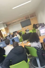 Ragazzi dell'indirizzo Grafica in laboratorio per un workshop con Tarek Ben Slimane