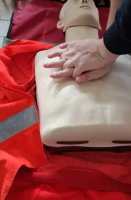 manichino subisce il massaggio cardiaco